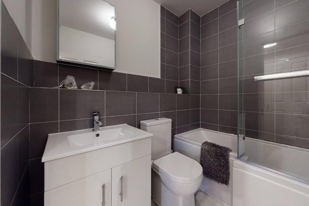 Lovely 2-Bedroom Flat Near Highgate Londen Buitenkant foto